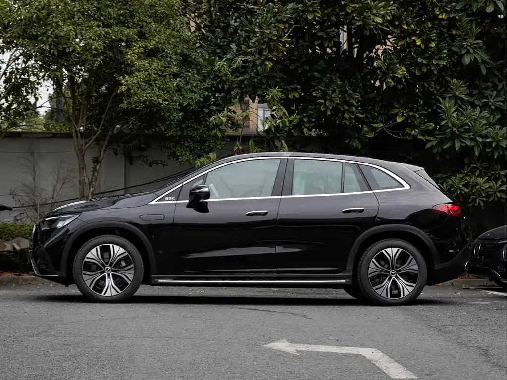 Mercedes-Benz EQE SUV — фото 4
