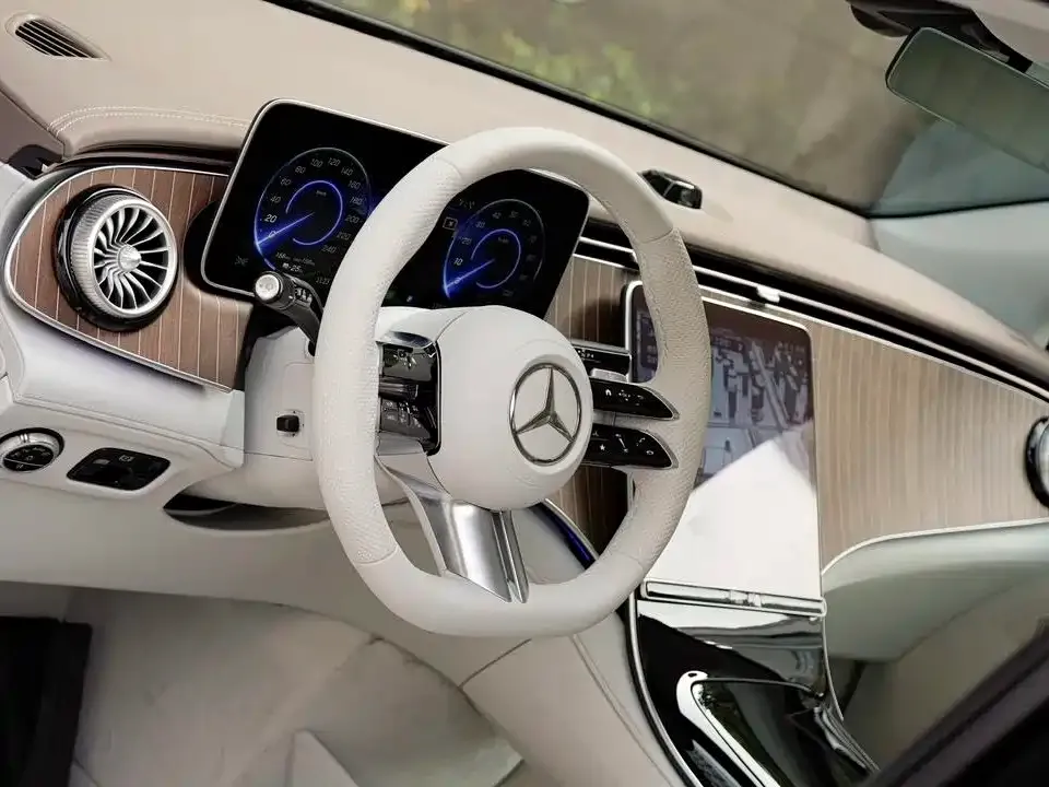 Mercedes-Benz EQE SUV — фото 7