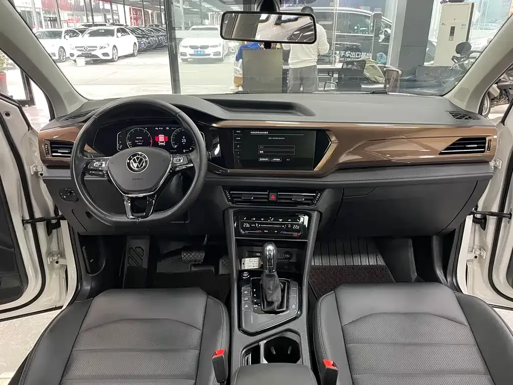 Volkswagen Tharu — фото 9