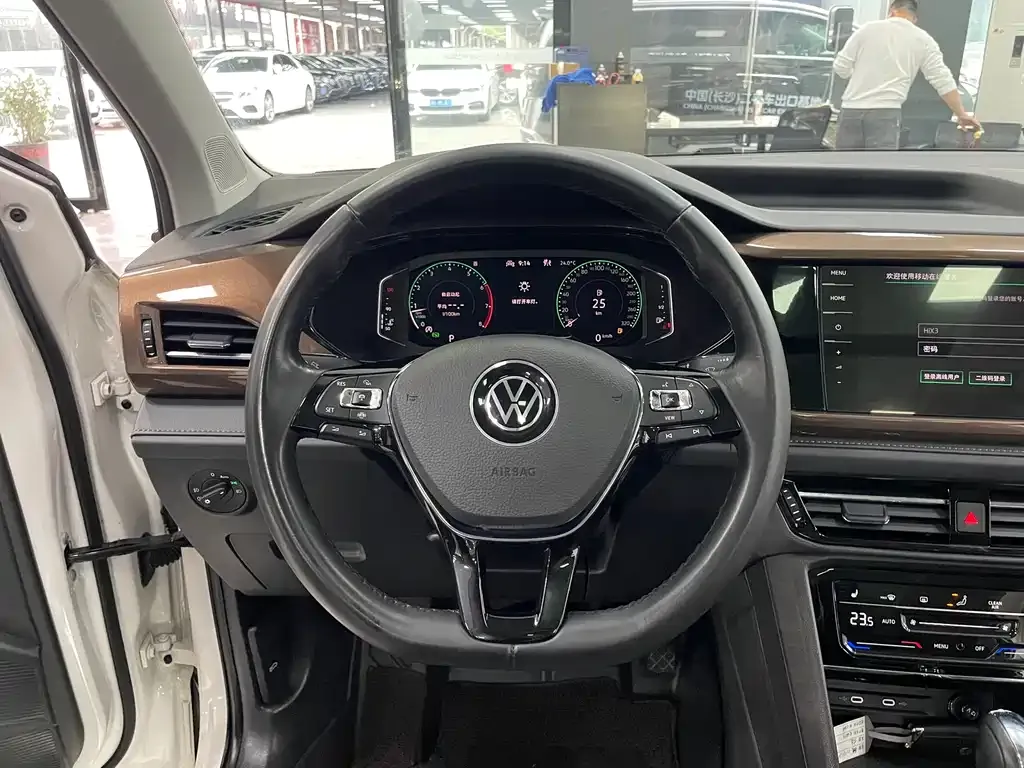 Volkswagen Tharu — фото 6