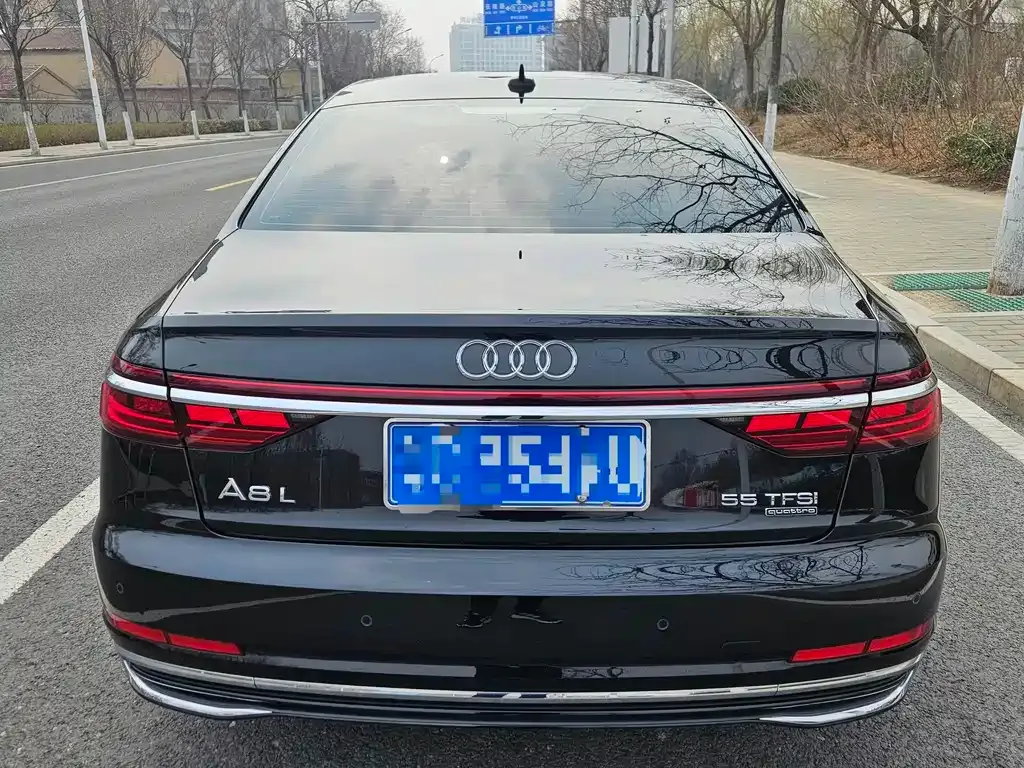 Audi A8 — фото 3