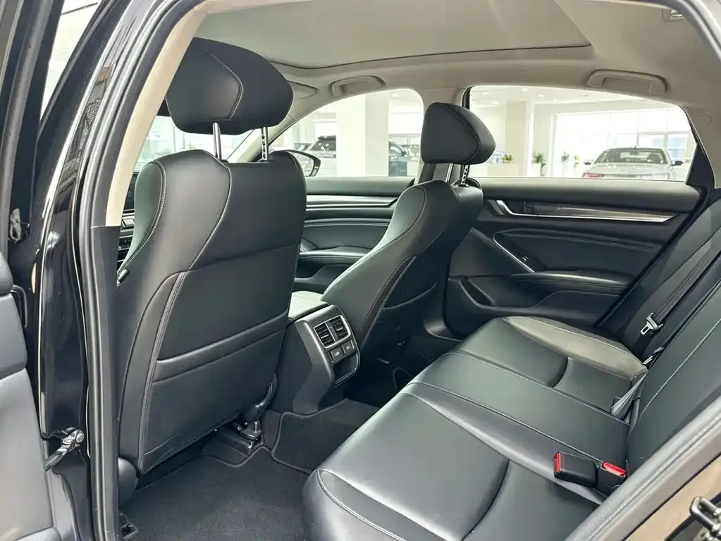 Honda Accord — фото 10