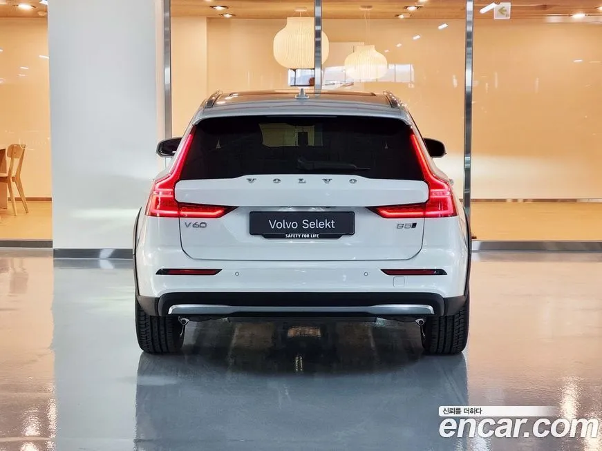 Volvo V60 2025 из KR, фото 2