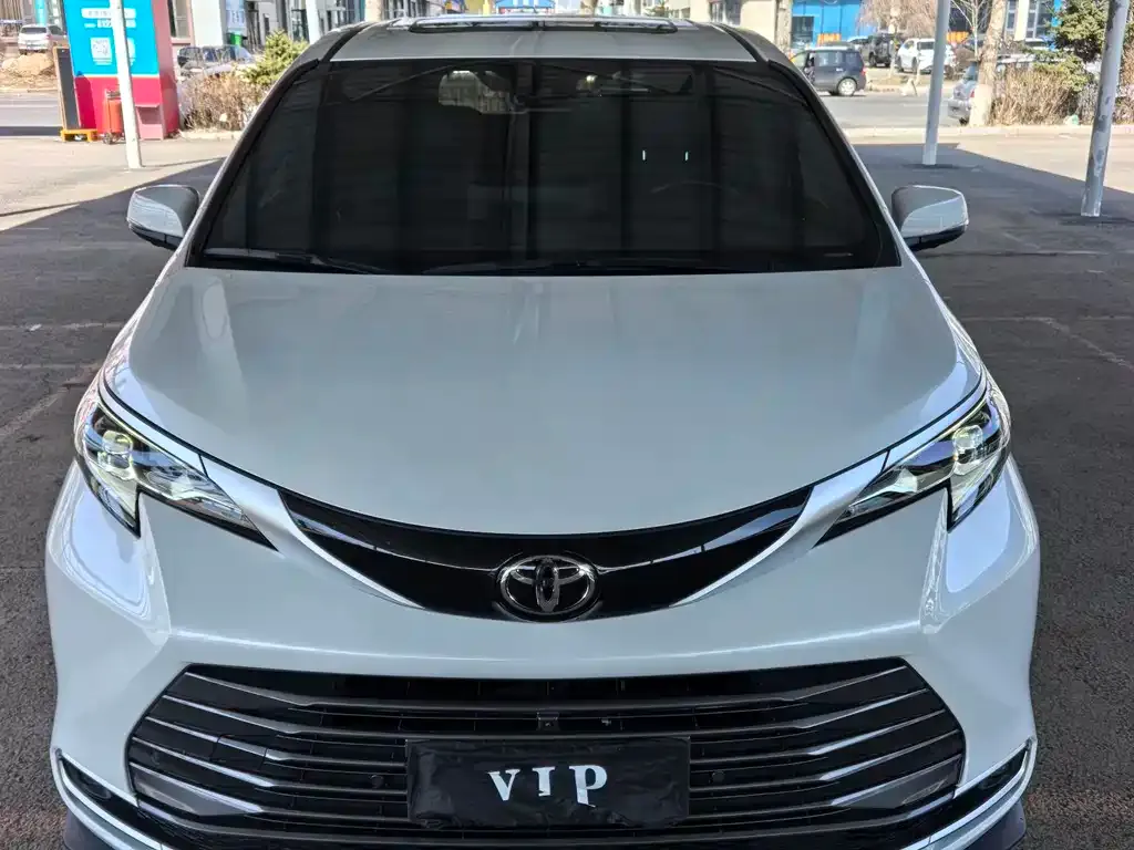 Toyota Sienna — фото 4