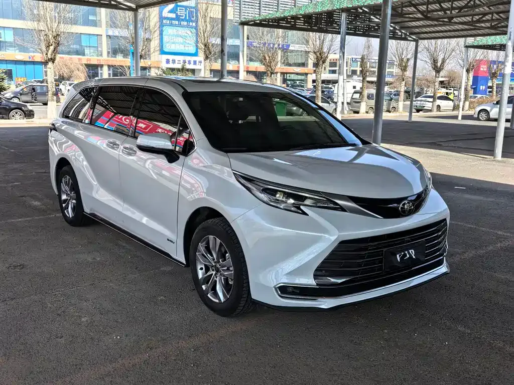 Toyota Sienna — фото 5