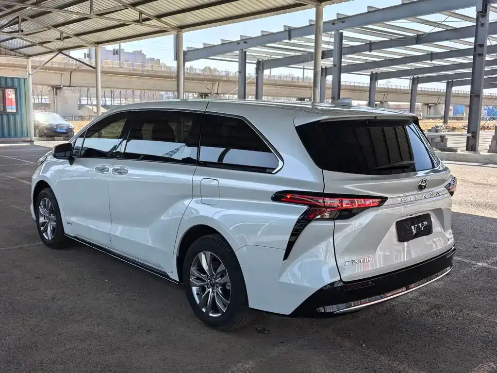 Toyota Sienna — фото 9