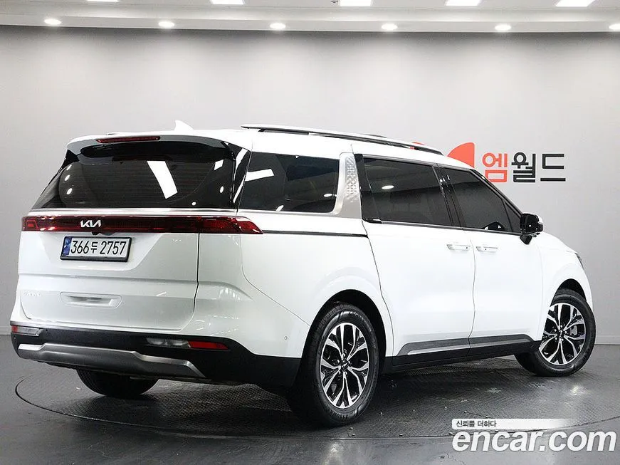 Kia Carnival — фото 10