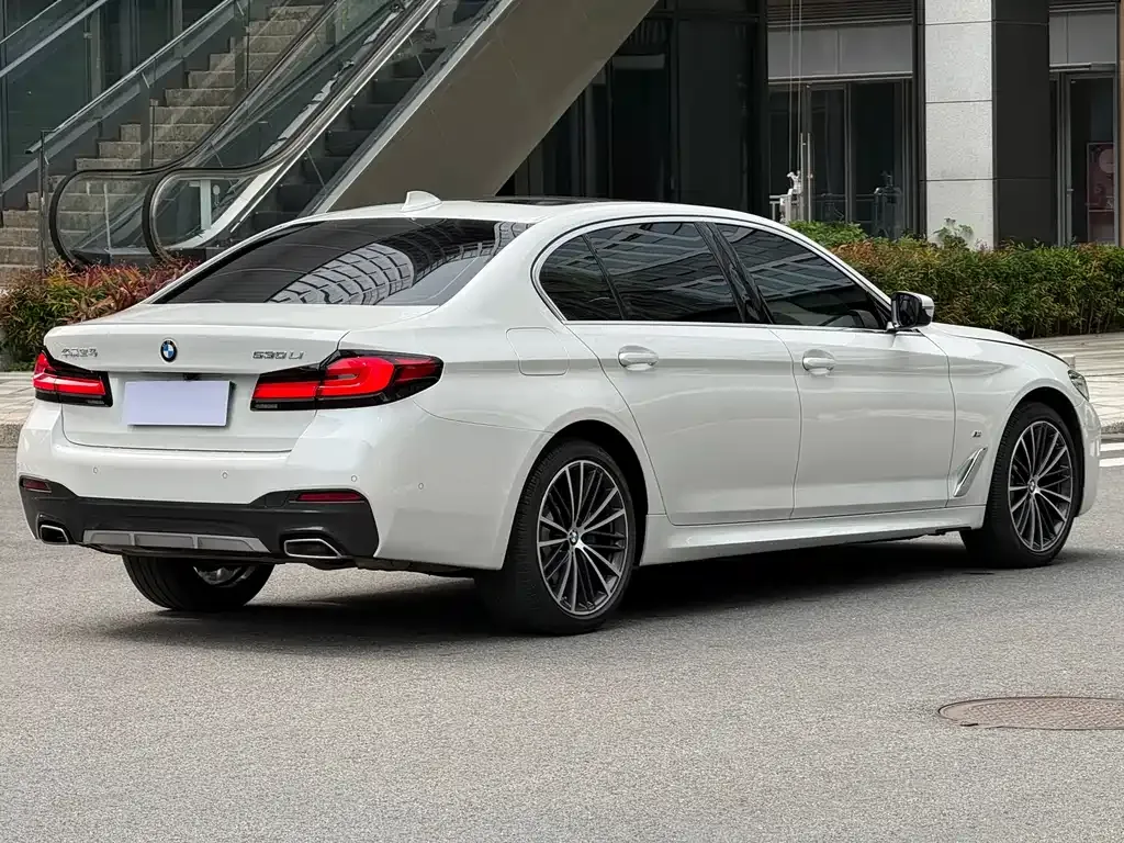 BMW 5 Series — фото 9
