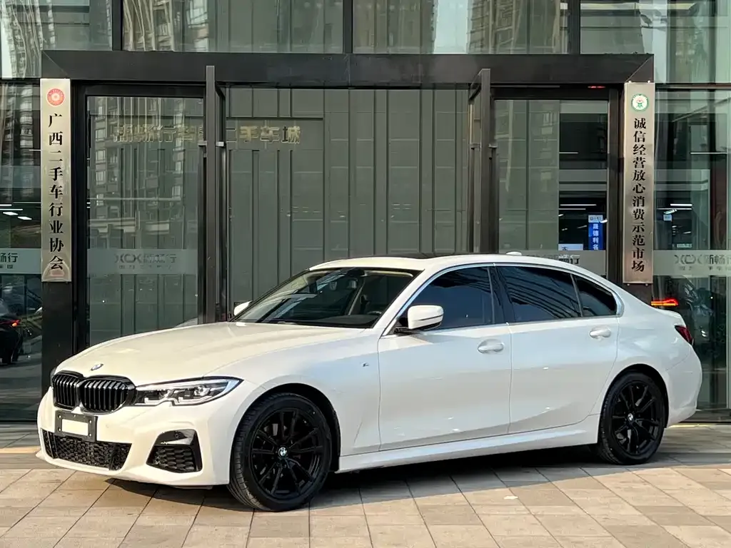 BMW 3 Series 2022 из CN, фото 1