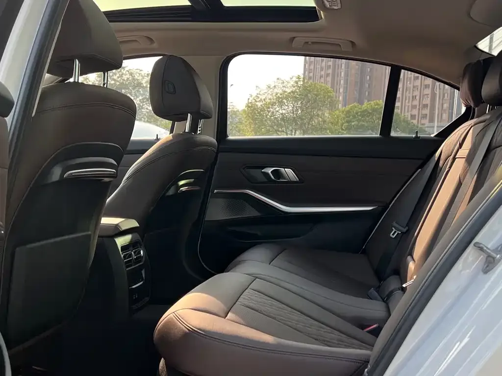 BMW 3 Series 2022 из CN, фото 6