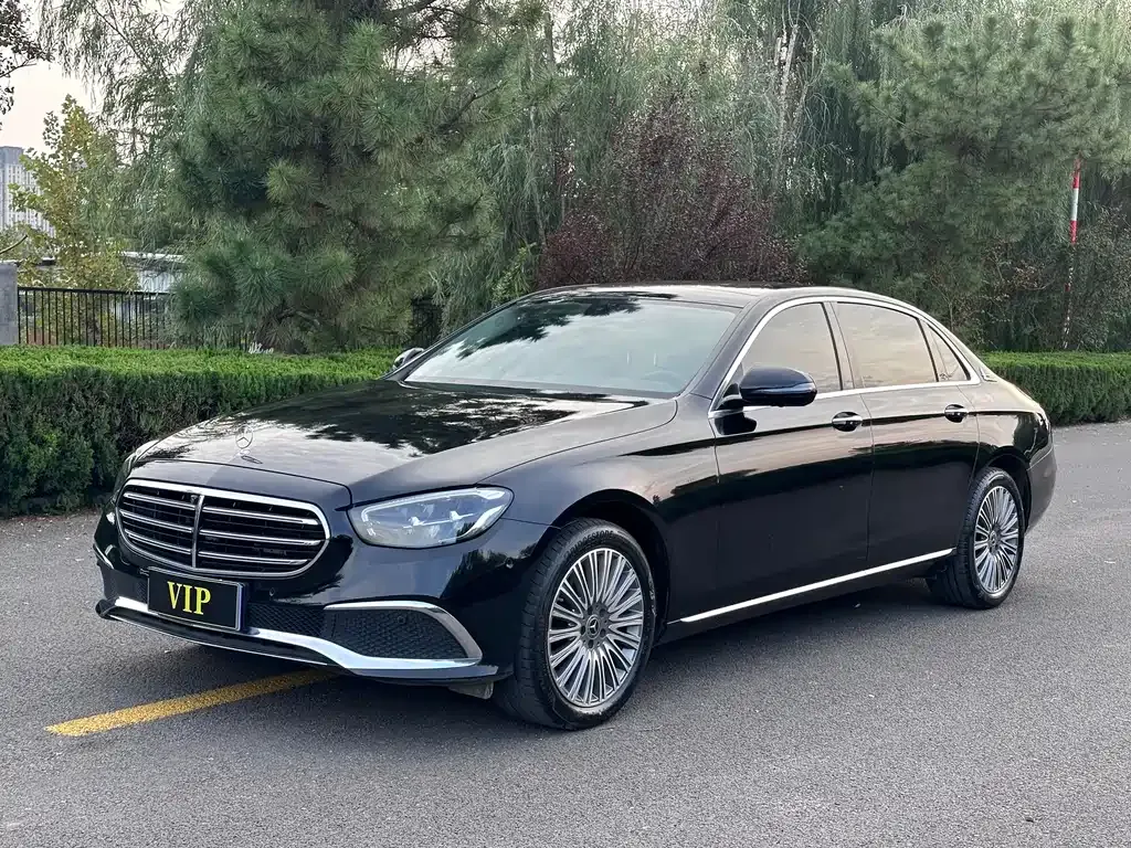 Mercedes-Benz E-Class — фото 1
