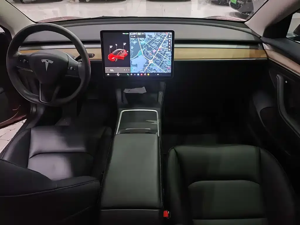 Tesla Model 3 — фото 3