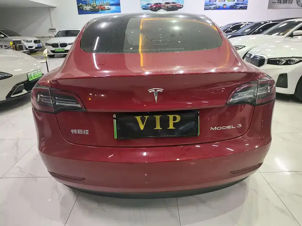 Tesla Model 3 — фото 9