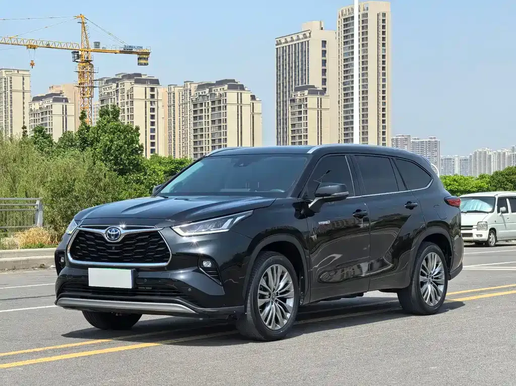 Toyota Highlander — фото 1