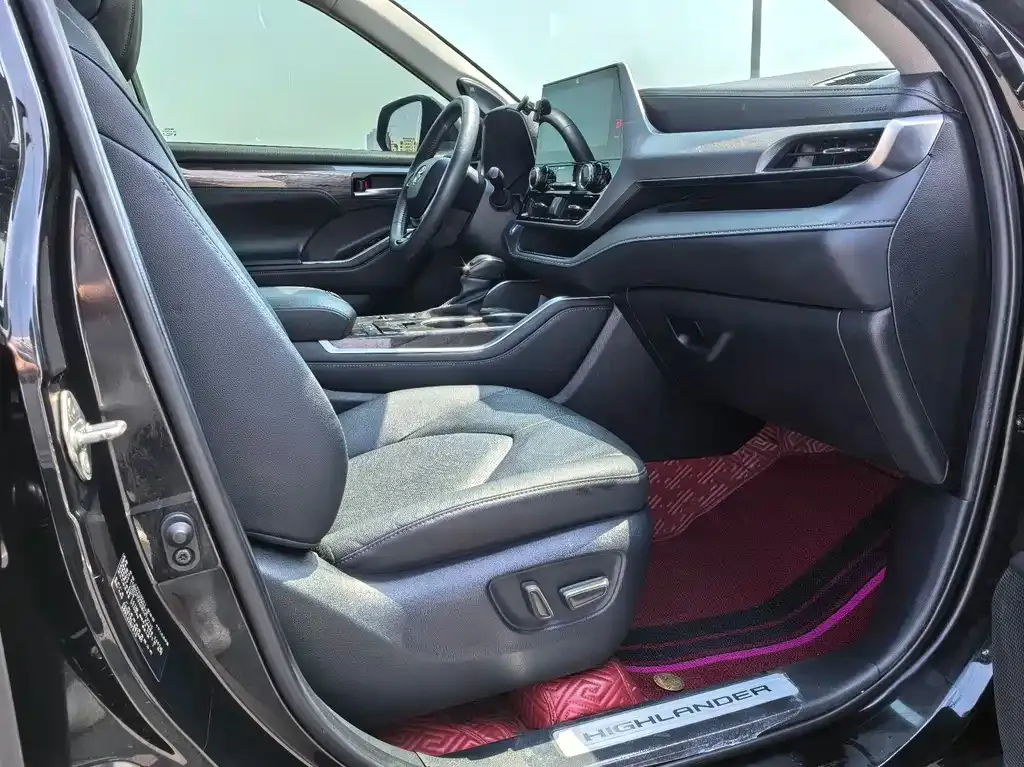 Toyota Highlander — фото 10