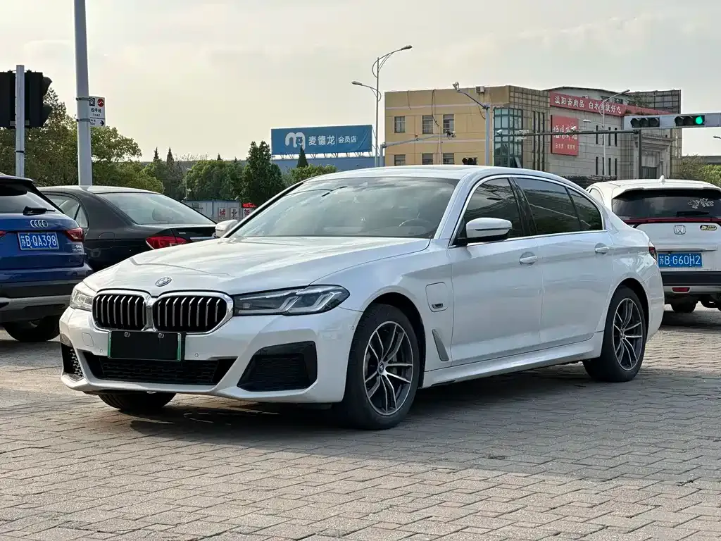 BMW 5 Series New Energy — фото 1
