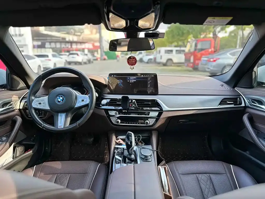 BMW 5 Series New Energy — фото 7