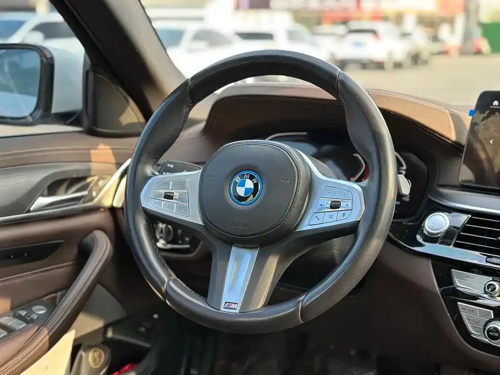 BMW 5 Series New Energy — фото 9