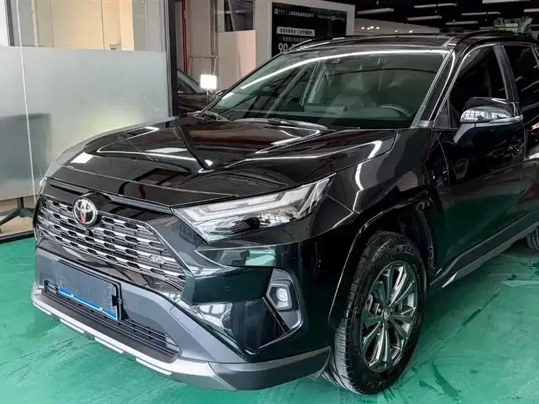 Toyota RAV4 — фото 1
