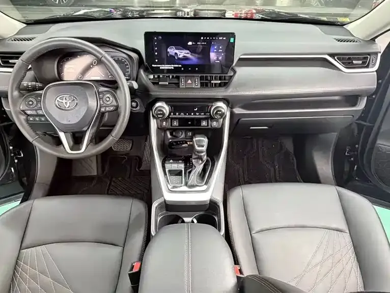 Toyota RAV4 — фото 7