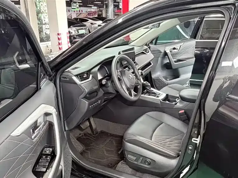 Toyota RAV4 — фото 2