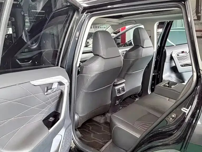 Toyota RAV4 — фото 9