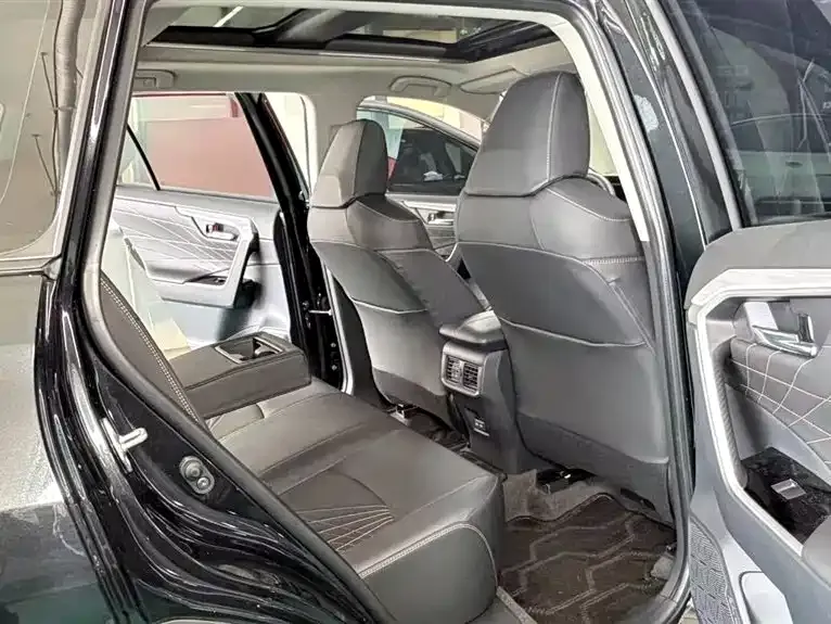Toyota RAV4 — фото 3