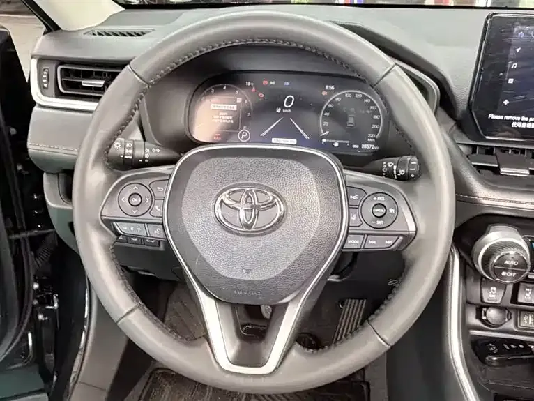 Toyota RAV4 — фото 10