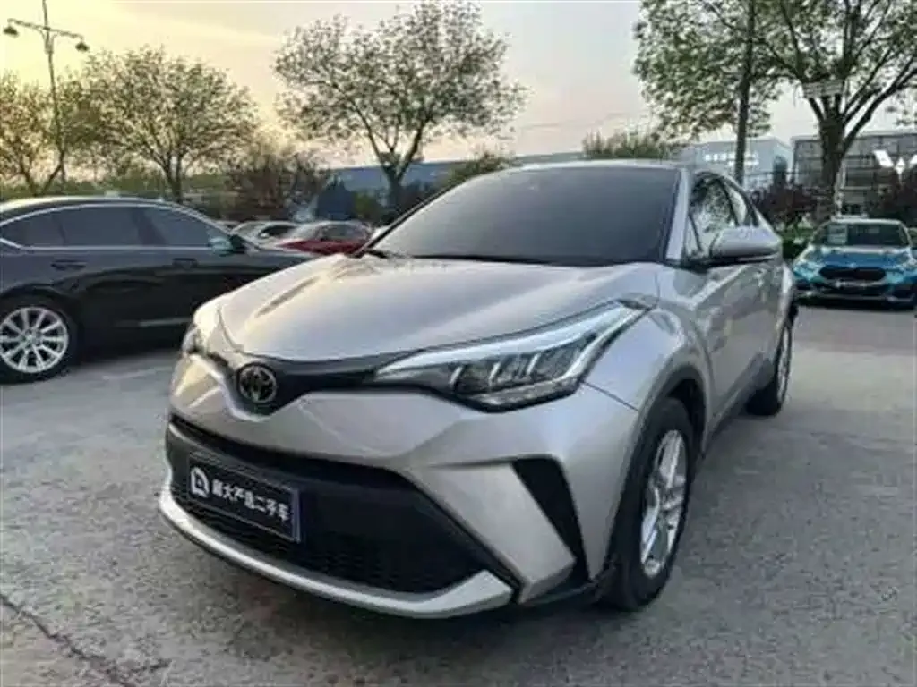 Toyota C-HR — фото 1