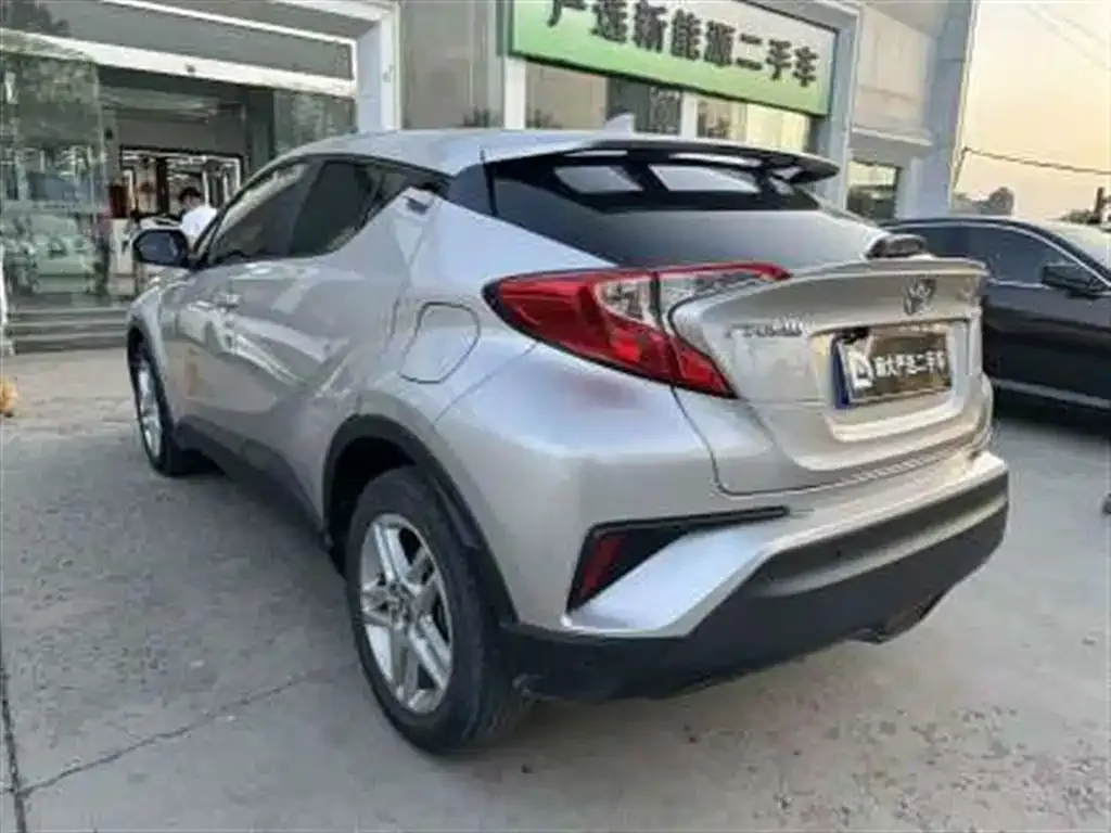 Toyota C-HR — фото 8