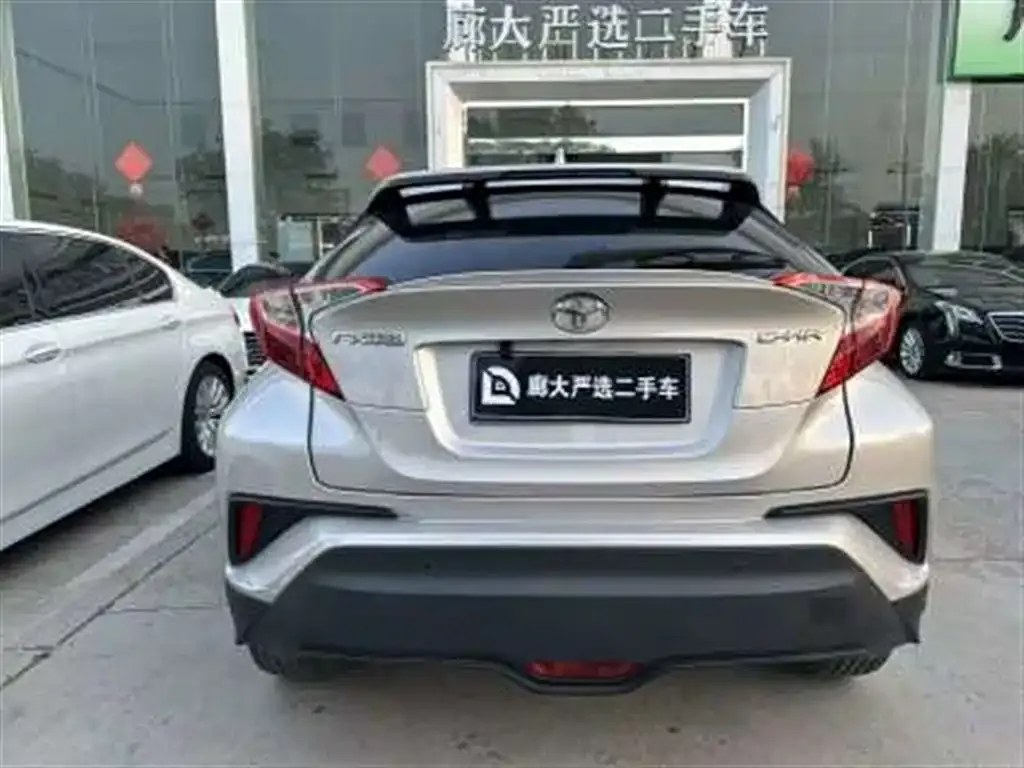 Toyota C-HR — фото 2