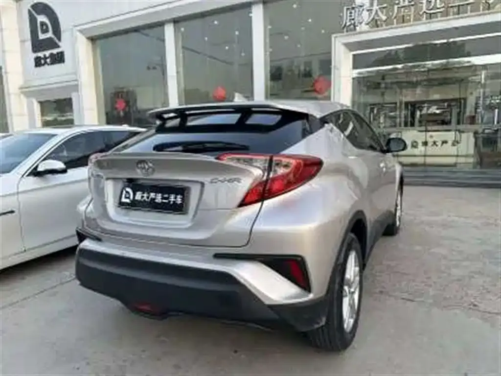 Toyota C-HR — фото 9