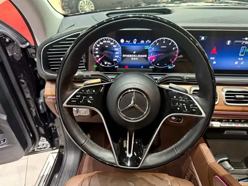 Mercedes-Benz GLS — фото 6