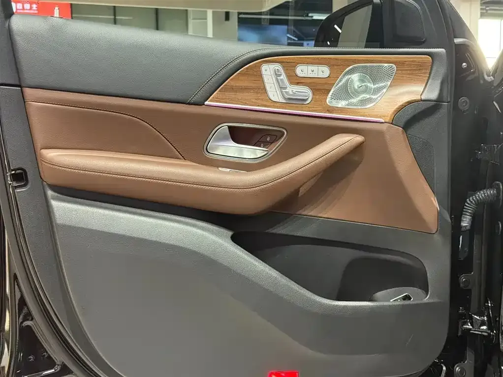 Mercedes-Benz GLS — фото 10