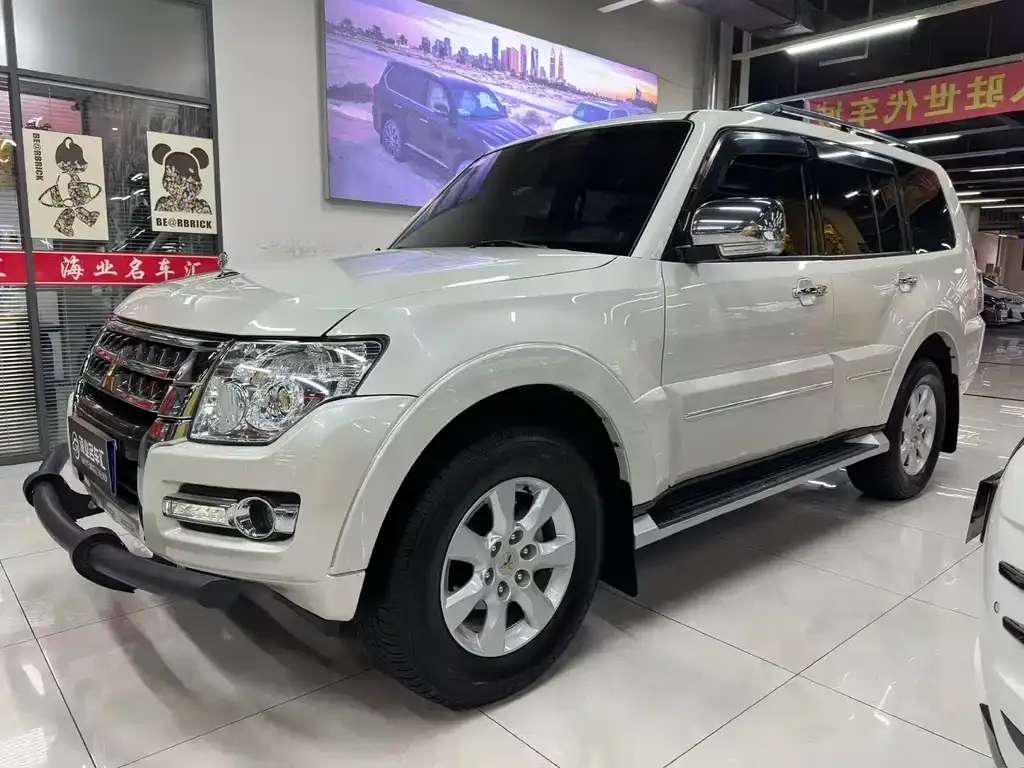 Mitsubishi Pajero (Import)