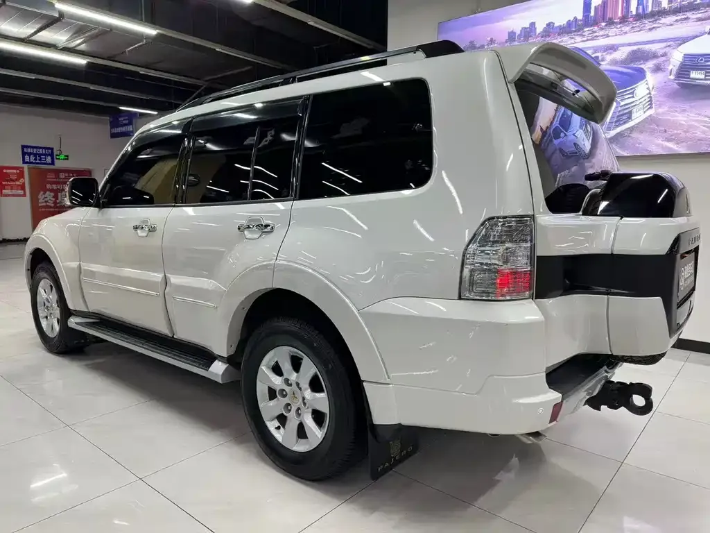 Mitsubishi Pajero (Import) 2023 из CN, фото 5