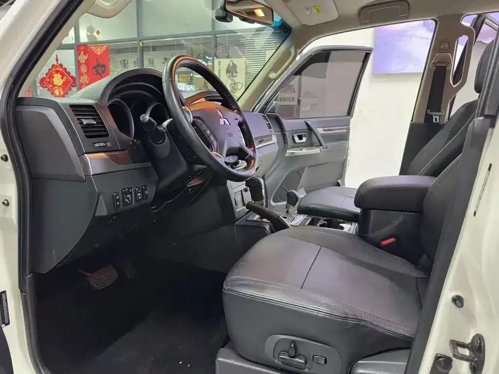 Mitsubishi Pajero (Import) 2023 из CN, фото 3