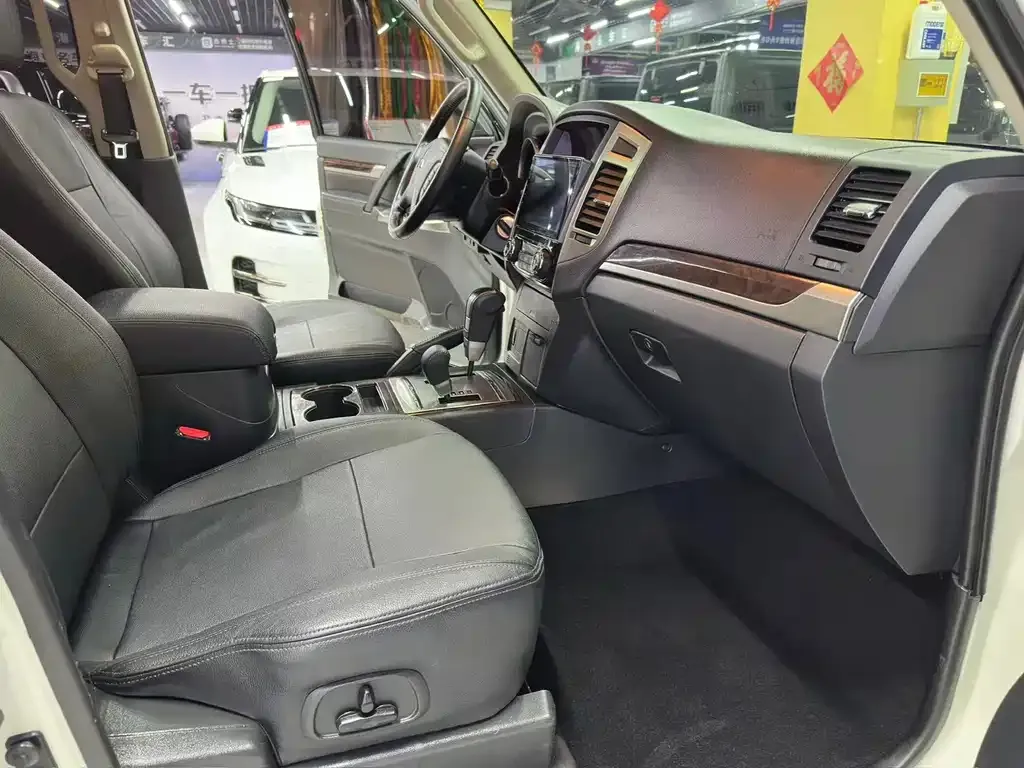 Mitsubishi Pajero (Import) 2023 из CN, фото 10