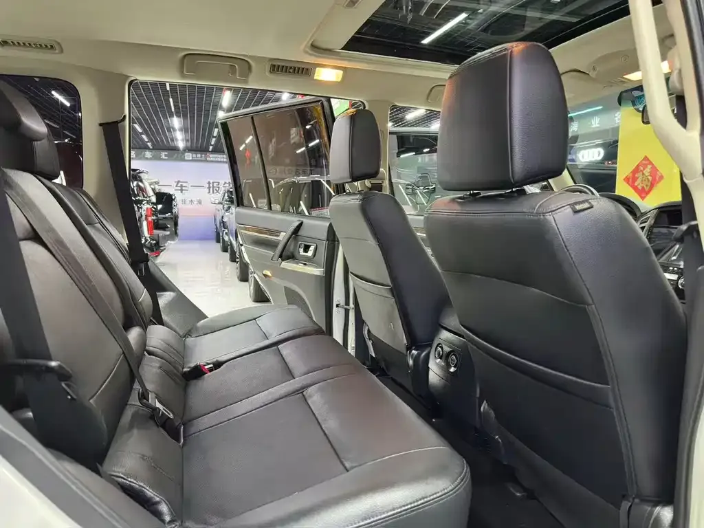 Mitsubishi Pajero (Import) 2023 из CN, фото 9