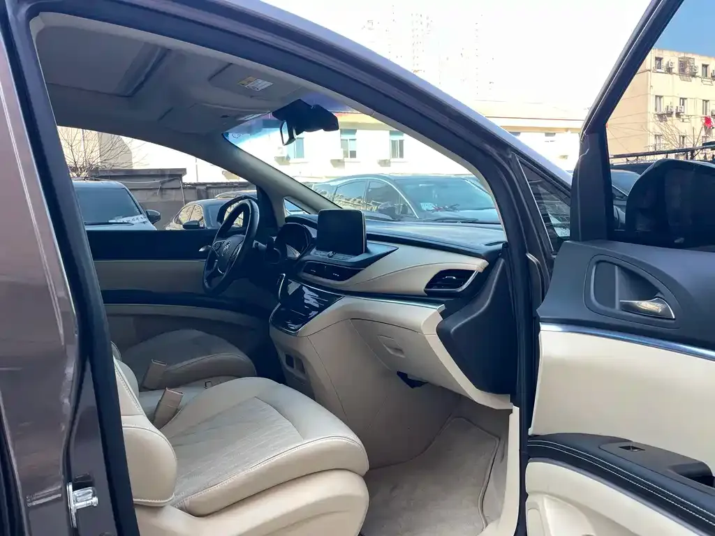 Buick GL8 2023 из CN, фото 2