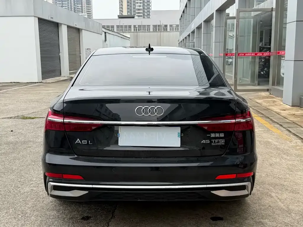 Audi A6L — фото 10