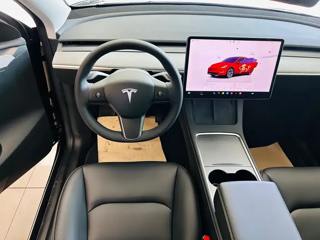 Tesla Model Y — фото 5