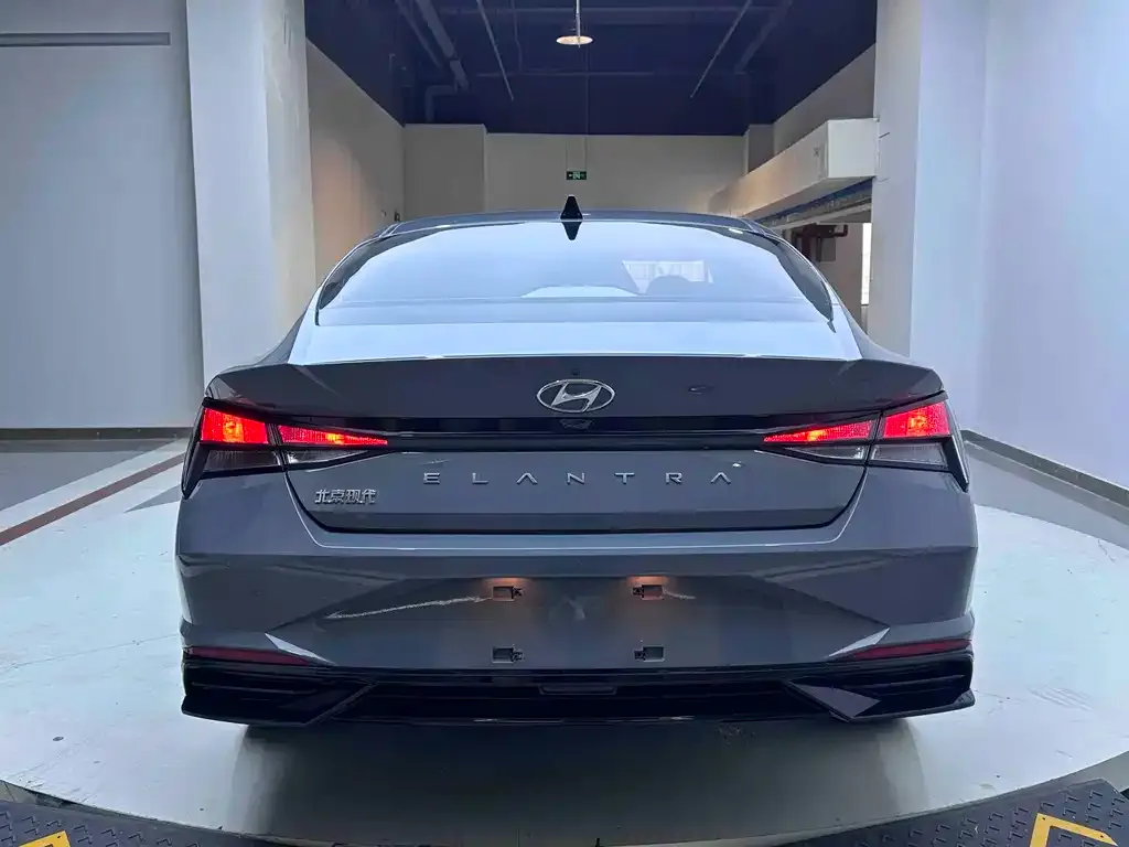 Hyundai Elantra — фото 10
