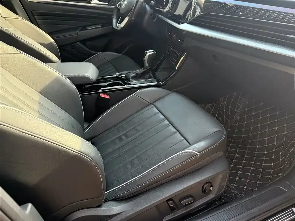 Volkswagen Passat 2022 из CN, фото 3