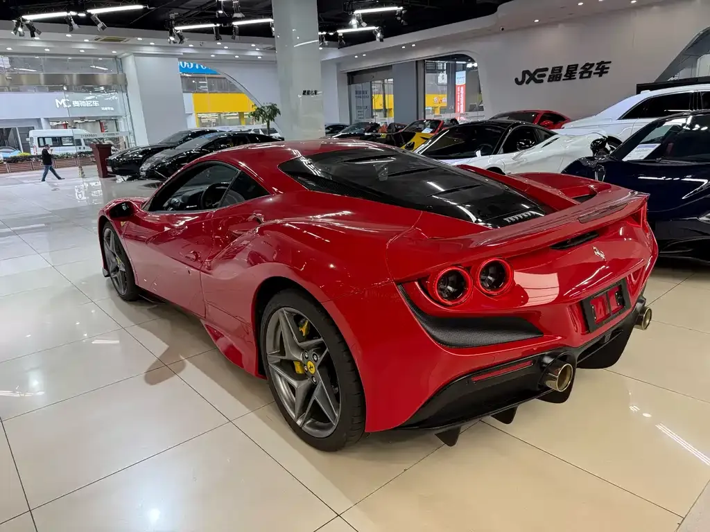 Ferrari F8 — фото 6