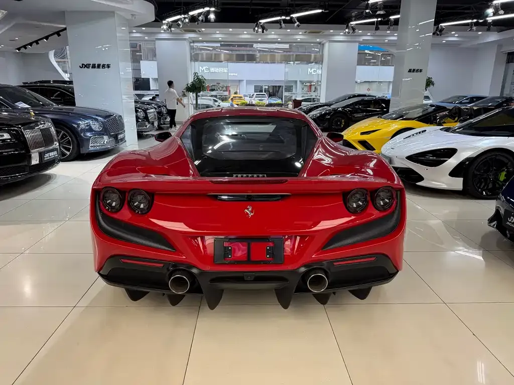 Ferrari F8 — фото 5