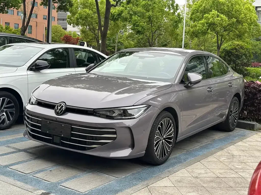 Volkswagen Passat — фото 1