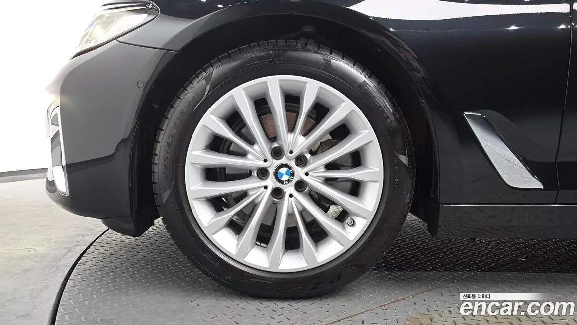 BMW 5-Series — фото 10