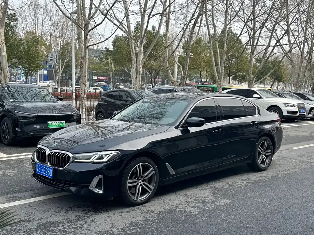 BMW 5 Series — фото 1