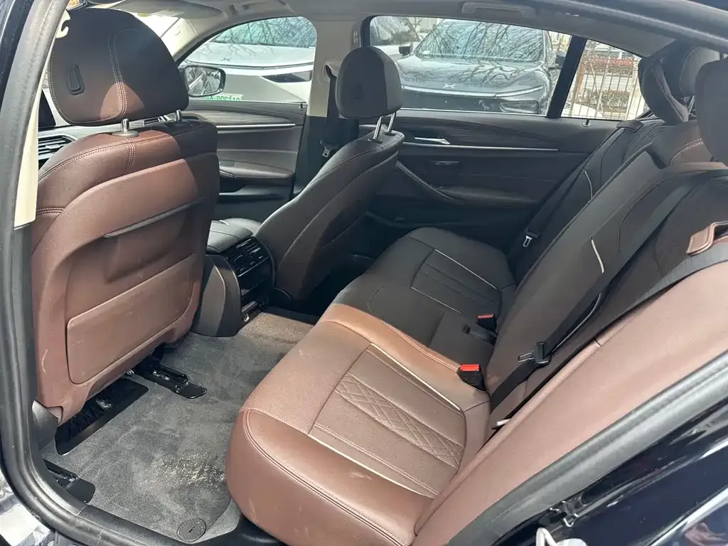 BMW 5 Series — фото 10